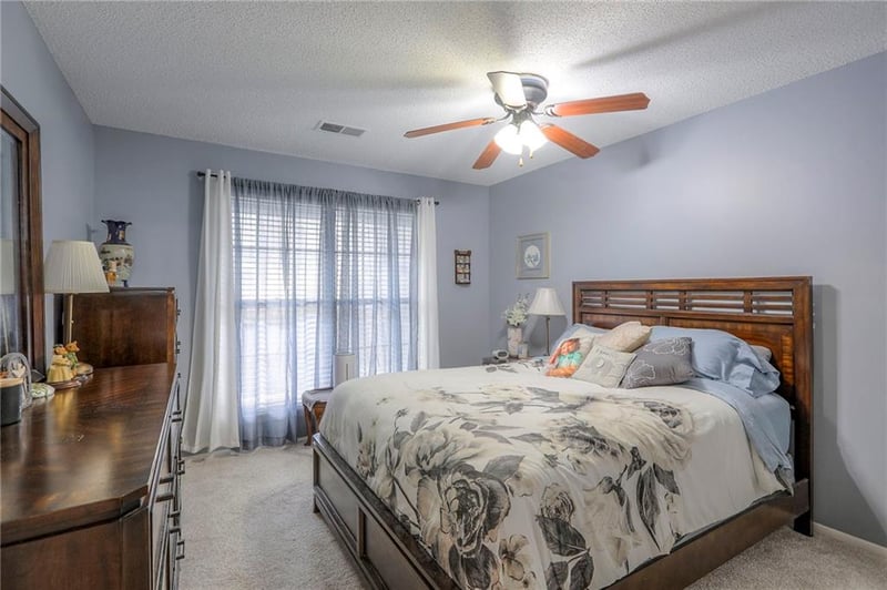 12623 110th Ter, Overland Park, KS 66210