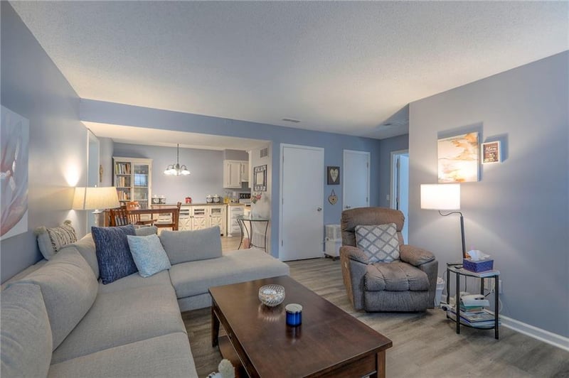 12623 110th Ter, Overland Park, KS 66210