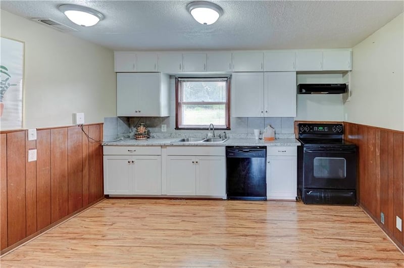 11512 Blue Ridge Blvd, Kansas City, MO 64134