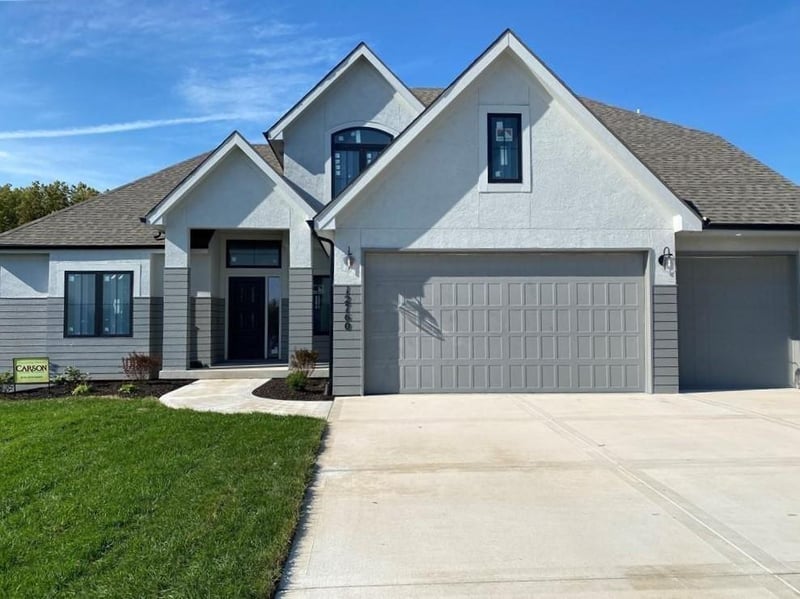 13638 Cherrybark Ct, Parkville, MO 64152