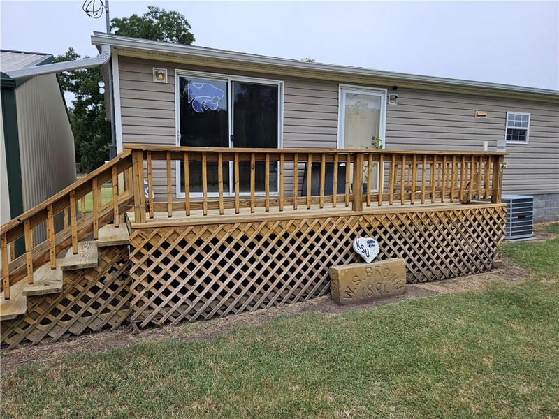 915 E 9th St, Cherryvale, KS 67335