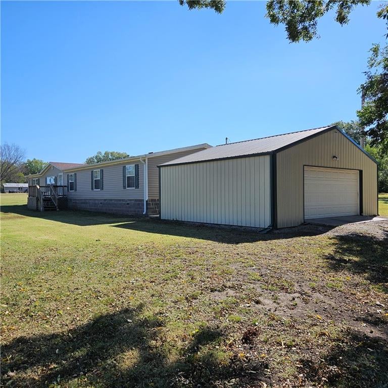 915 E 9th St, Cherryvale, KS 67335