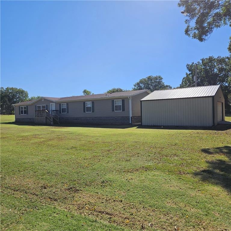 915 E 9th St, Cherryvale, KS 67335