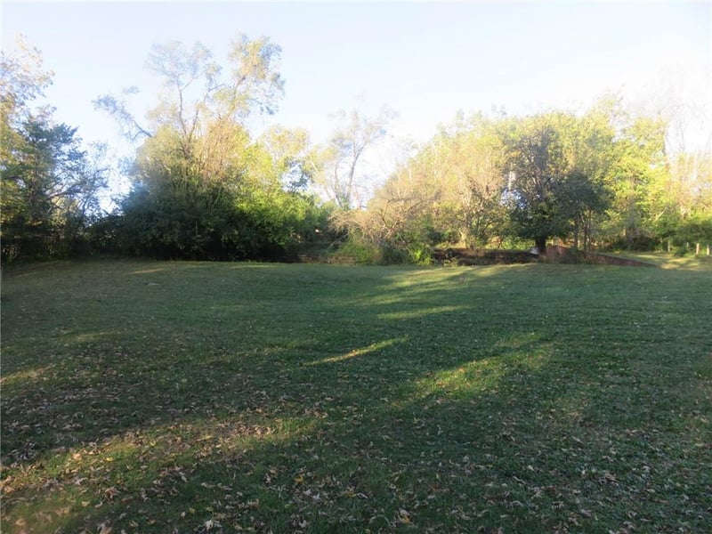 6828 Vermont Ave, Raytown, MO 64133