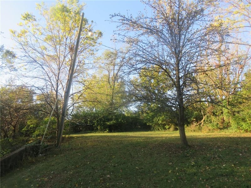 6828 Vermont Ave, Raytown, MO 64133