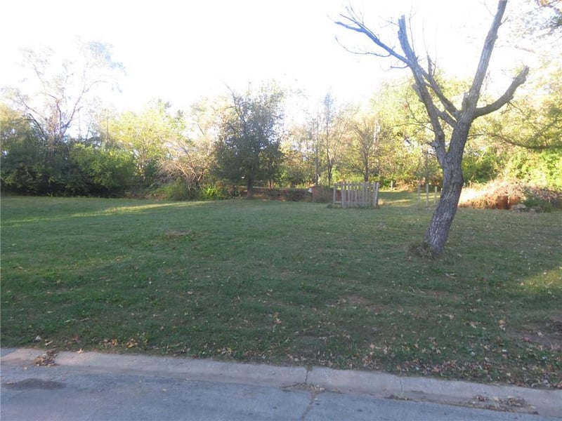 6828 Vermont Ave, Raytown, MO 64133