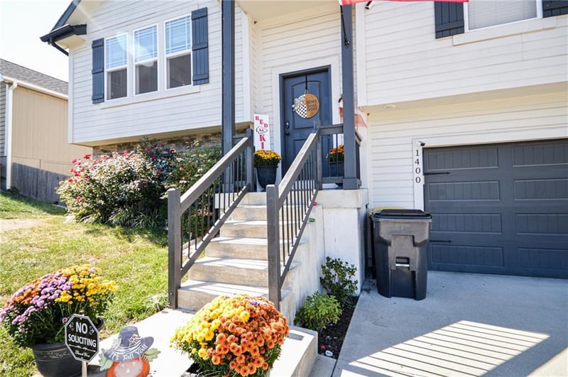 1400 Cross Creek Dr, Grain Valley, MO 64029