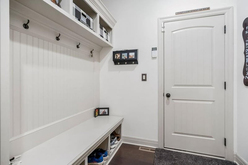 9726 Apple Blossom Ln, Parkville, MO 64152