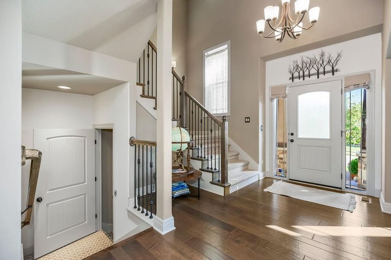 9726 Apple Blossom Ln, Parkville, MO 64152