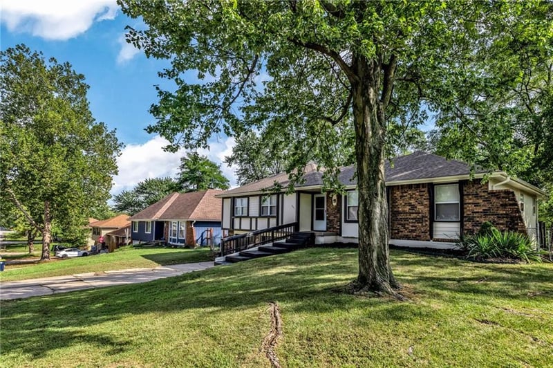 841 69th Pl, Kansas City, MO 64118