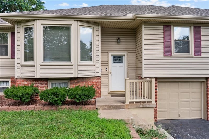 9415 Moody Park Dr, Overland Park, KS 66212