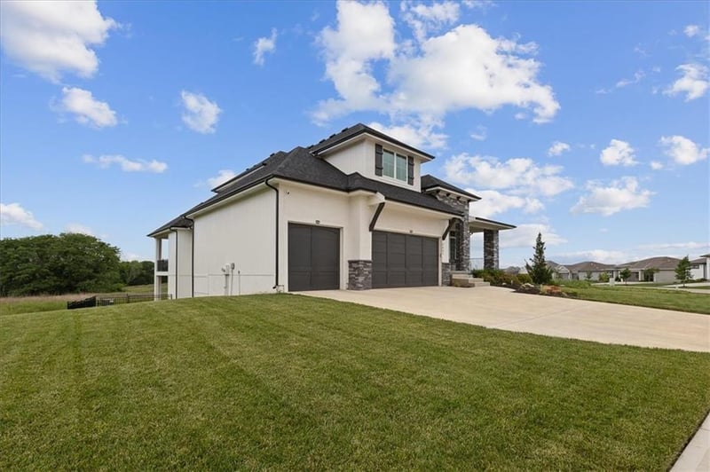 2421 177th St, Overland Park, KS 66085