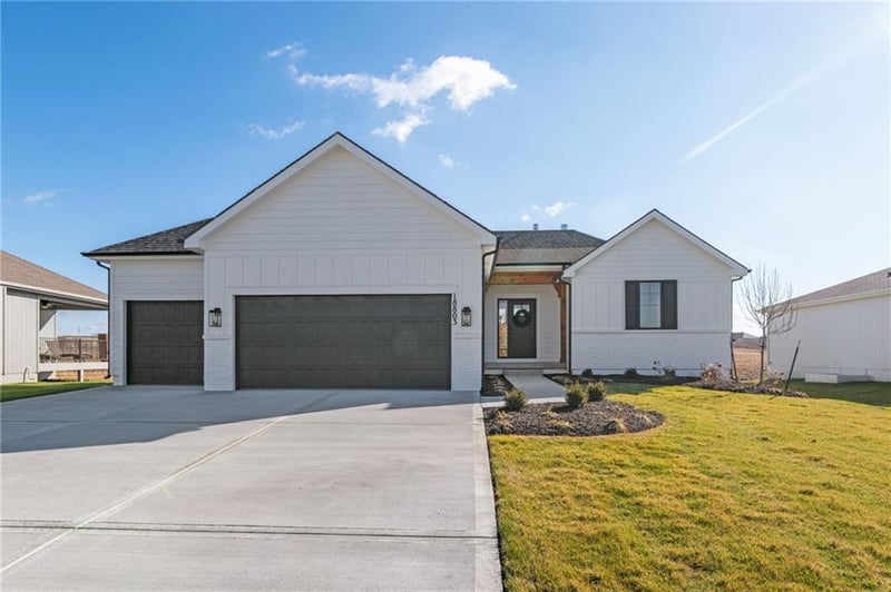 17421 W 169th Pl, Olathe, KS 66062