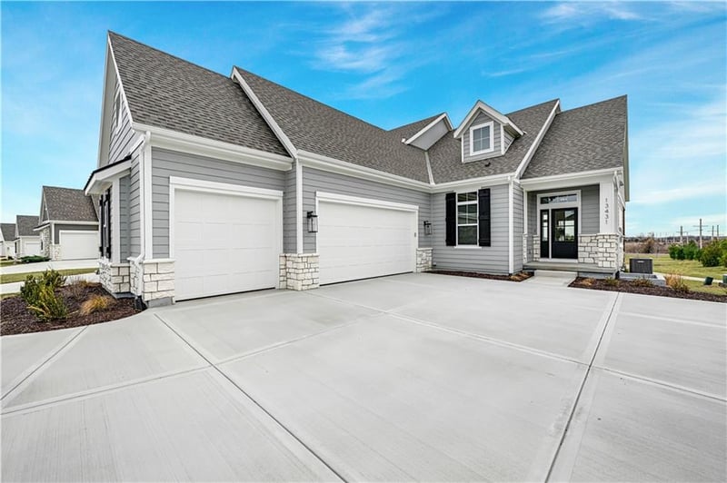 13431 174th Ter, Overland Park, KS 66221