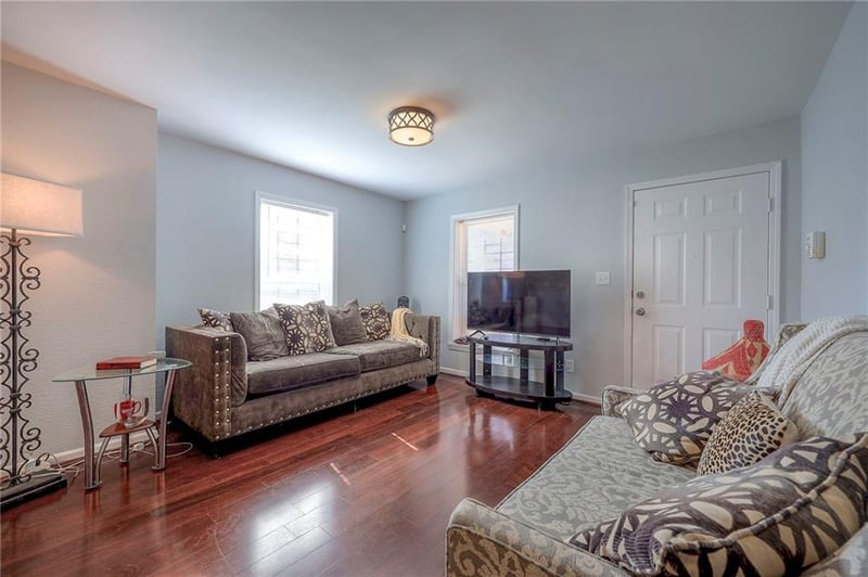 1610 37th St, Kansas City, MO 64109