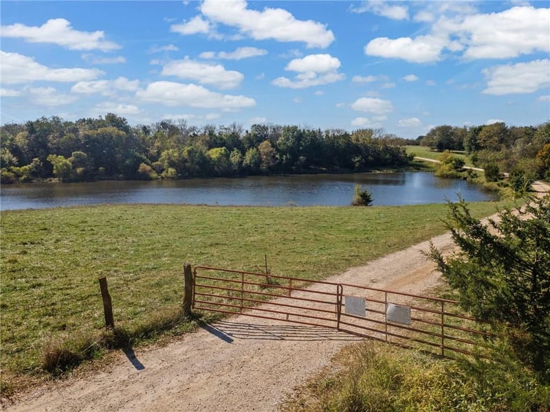 Cherokee Ln, Blackwater, MO 65322