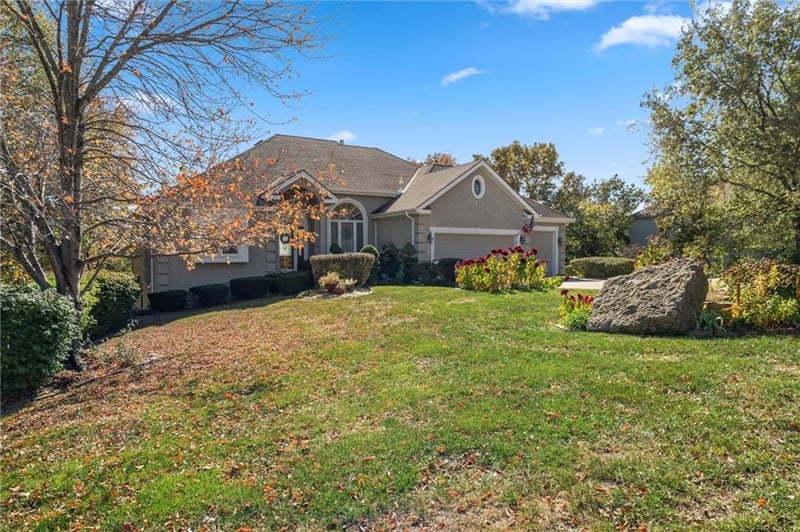 14733 Timber Ln, Bonner Springs, KS 66012