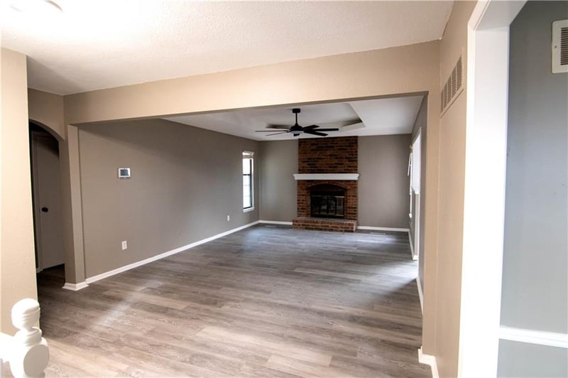 209 Williamsburg Dr, Blue Springs, MO 64014