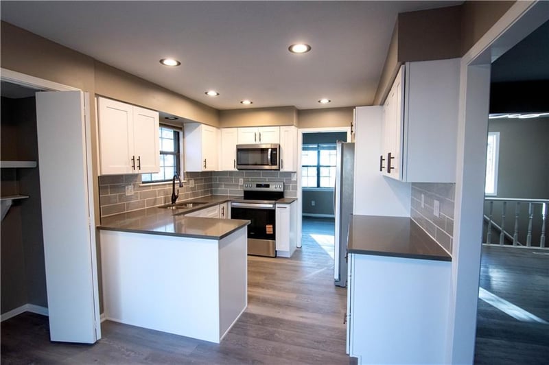 209 Williamsburg Dr, Blue Springs, MO 64014