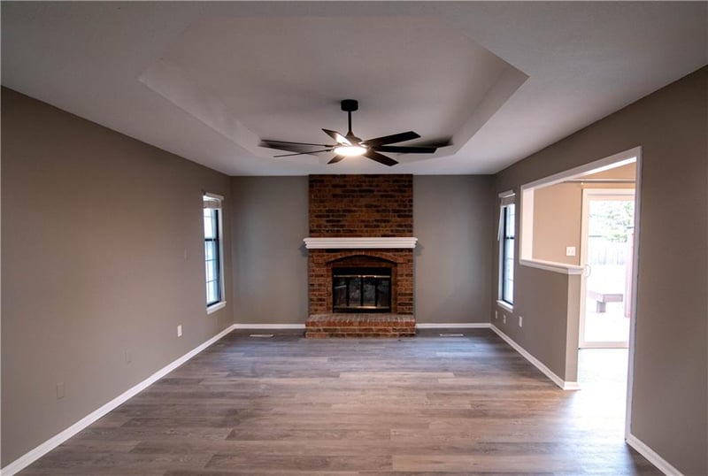 209 Williamsburg Dr, Blue Springs, MO 64014