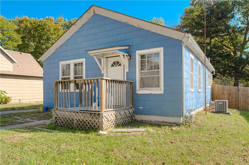 305 Walnut St, Wellsville, KS 66092