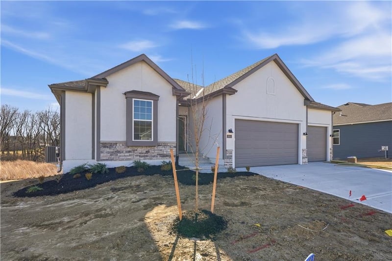 3041 95th Ter, Kansas City, MO 64154