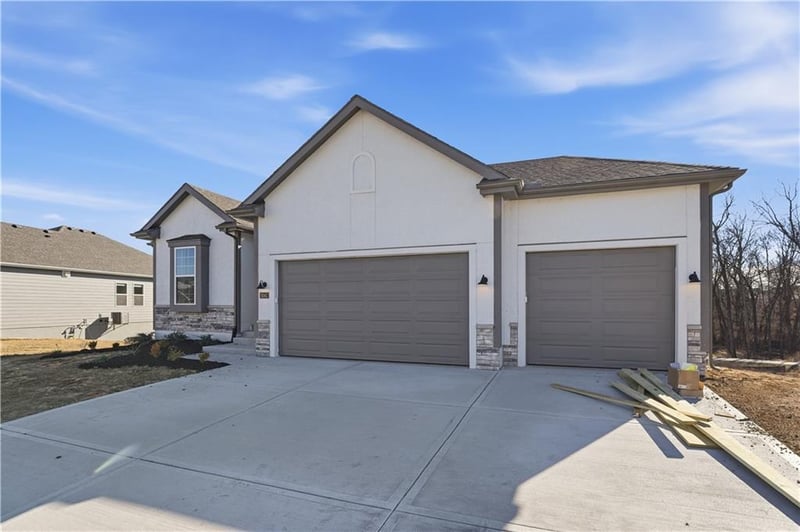 3041 95th Ter, Kansas City, MO 64154