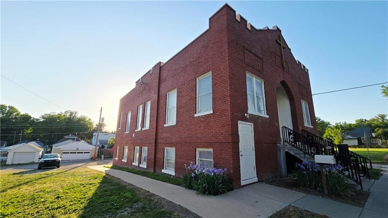 2802 S 19th St, St Joseph, MO 64503