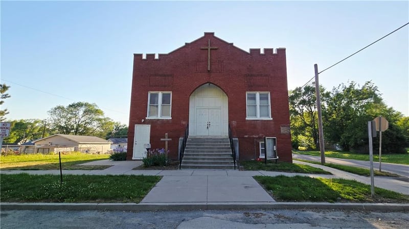 2802 S 19th St, St Joseph, MO 64503