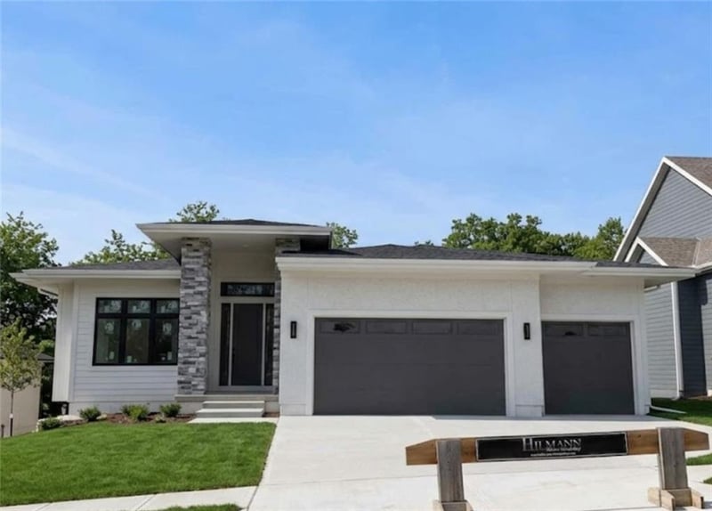 22415 89th Ter, Lenexa, KS 66227