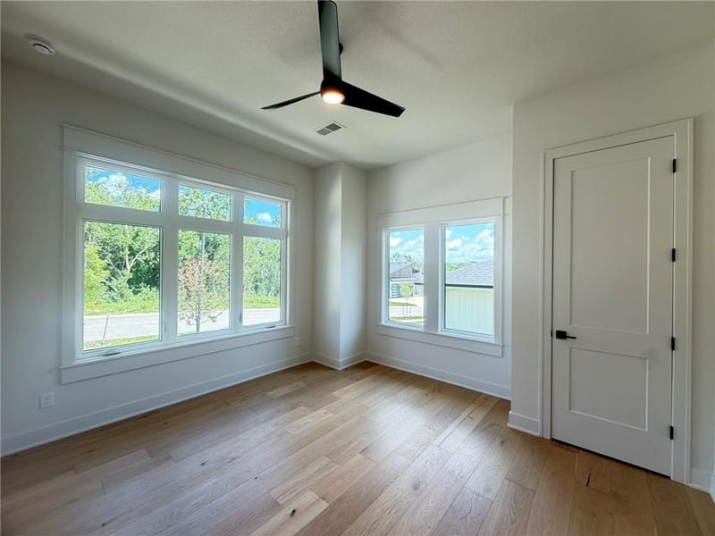 22415 89th Ter, Lenexa, KS 66227