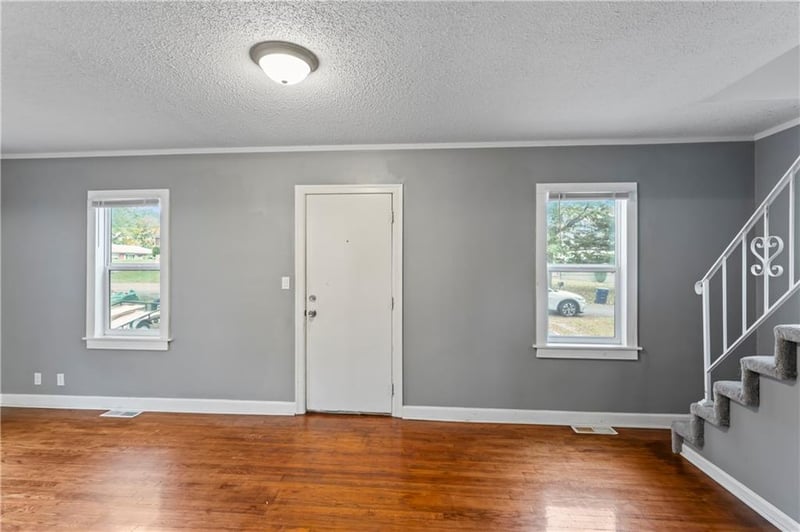 4452 Walrond Ave, Kansas City, MO 64117