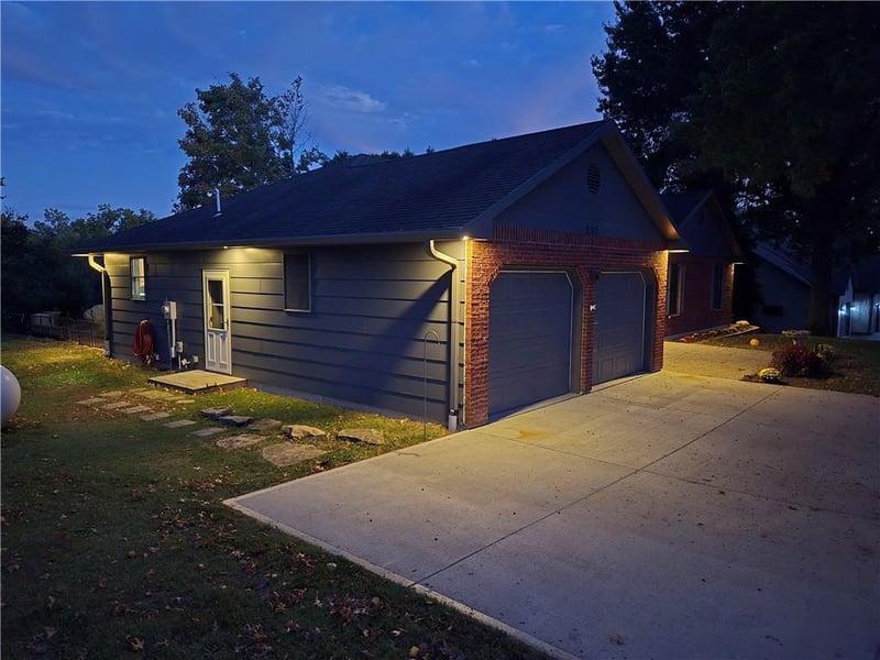 2103 85th Rd, St Joseph, MO 64507