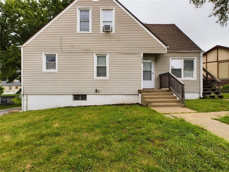 10626 23rd St, Independence, MO 64052