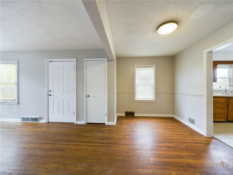 10626 23rd St, Independence, MO 64052