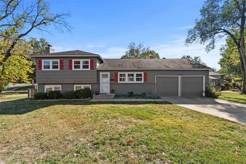 10201 Dearborn Dr, Overland Park, KS 66207