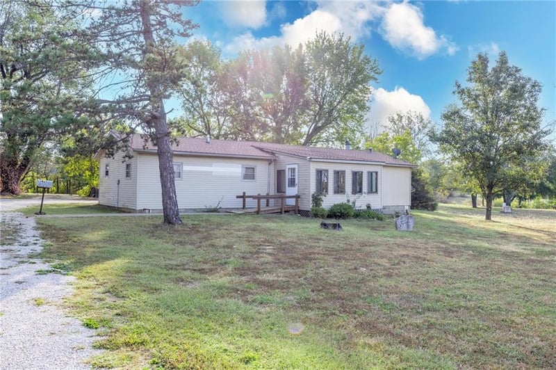 1421 215th St, Fort Scott, KS 66701