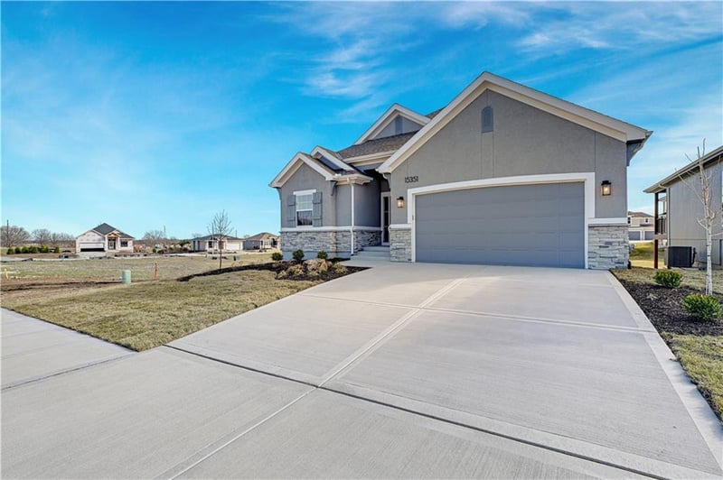 15351 161st St, Olathe, KS 66062