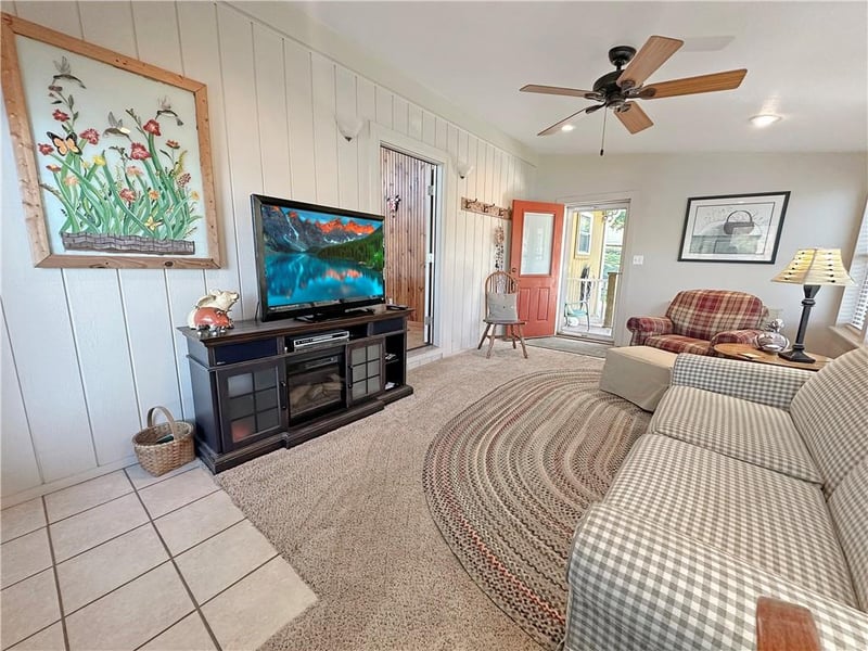 25433 Rustic Rd, Warsaw, MO 65355