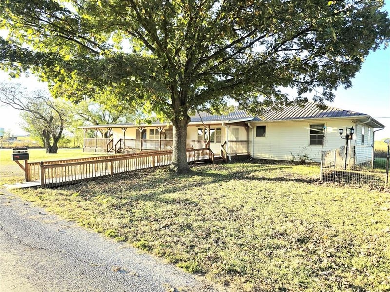 15518 850 Rd, Mound City, KS 66056