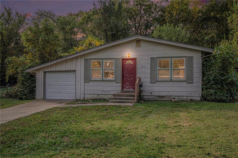 3733 E 96th St, Kansas City, MO 64137
