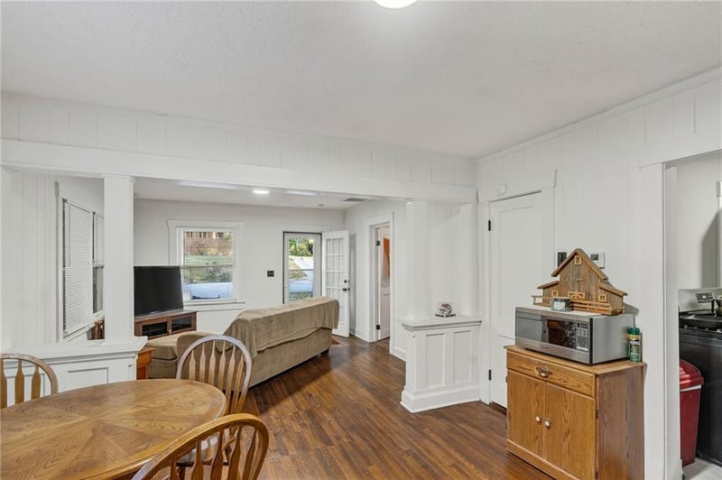 572 Crescent Ave, Independence, MO 64053