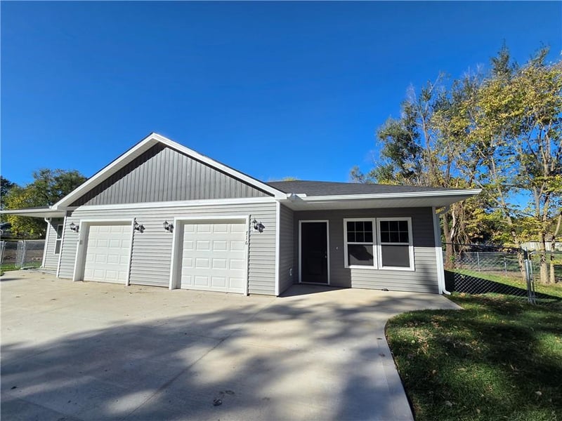 30 7th St, Adrian, MO 64720