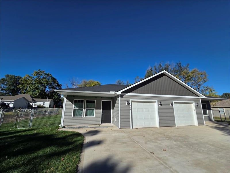 30 7th St, Adrian, MO 64720