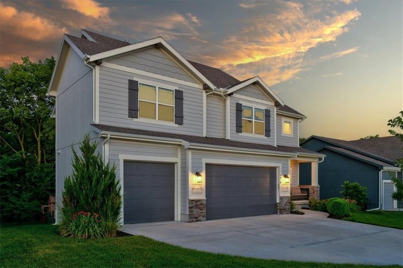 9020 SE 2nd St, Blue Springs, MO 64064
