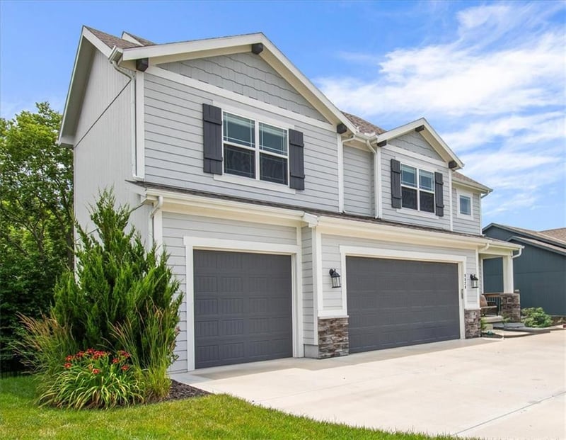 9020 SE 2nd St, Blue Springs, MO 64064