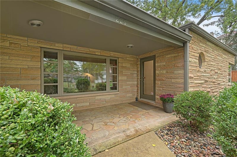 225 W 53rd Ter, Kansas City, MO 64112