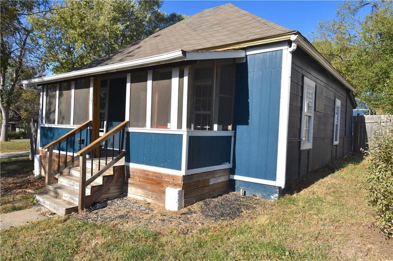 507 3 St, Belton, MO 64012