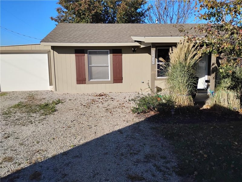 133 Linn Valley Dr, Linn Valley, KS 66040