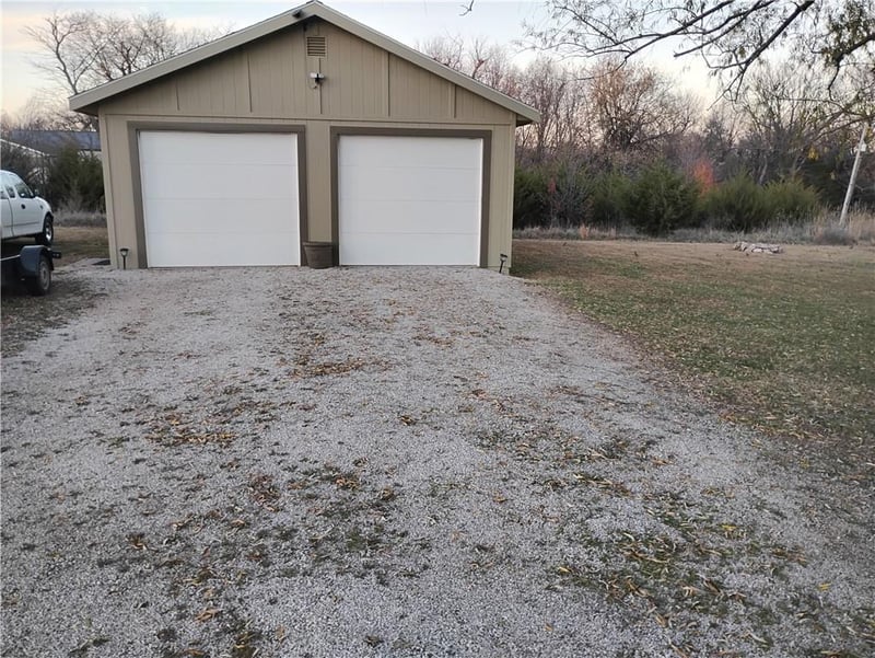 133 Linn Valley Dr, Linn Valley, KS 66040